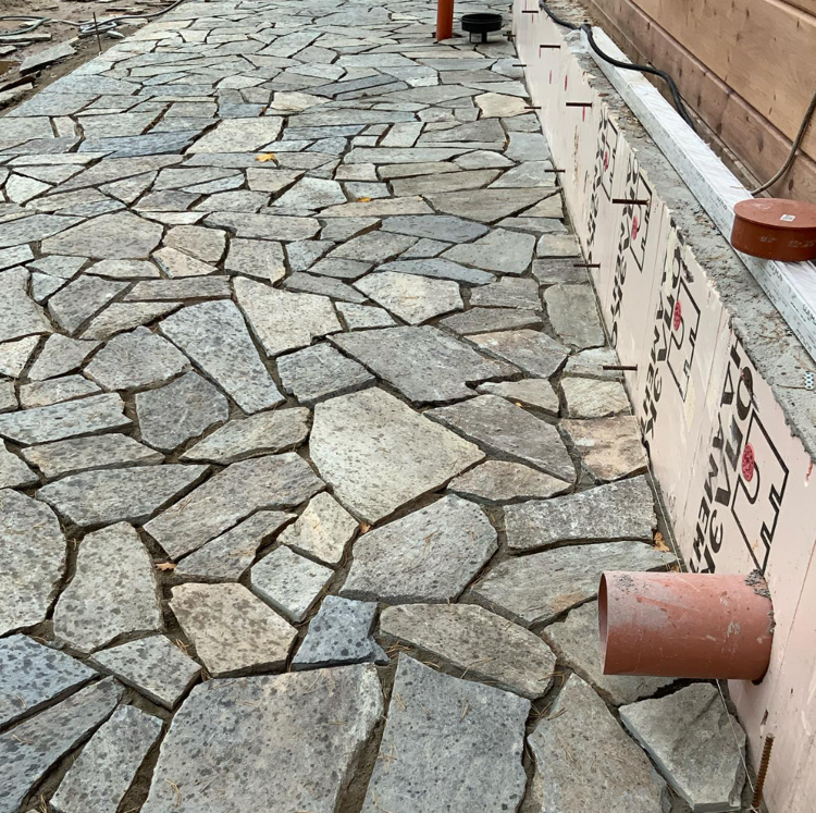 otmostka_iz_plitnika_18